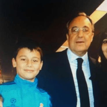 Esteban Bernal de niño con Florentino Pérez